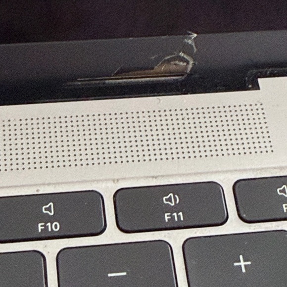 Apple MacBook 12" A1534 M3-7Y32 1.1GHz 256GB SSD 8GB RAM Gray (Read Description) - Picture 4 of 4